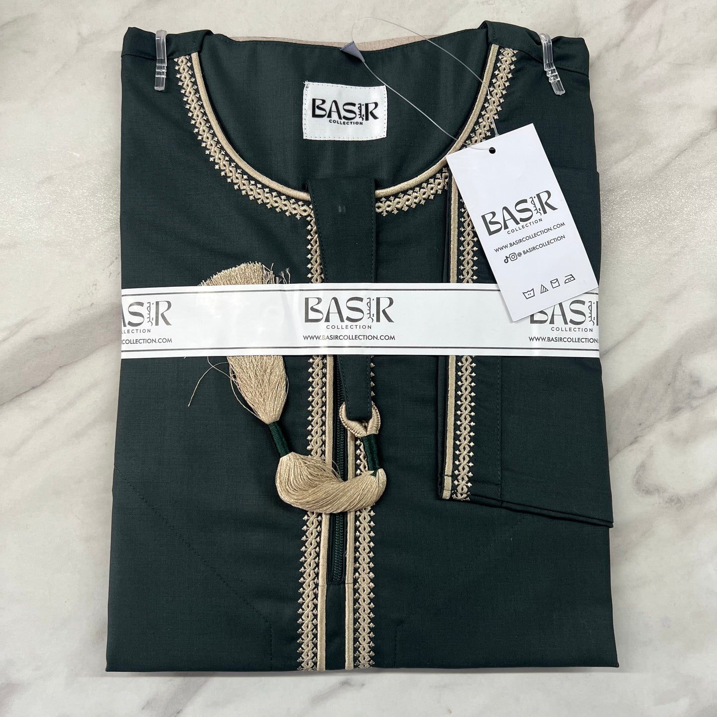 Embroidered Omani Thobe With Tassel