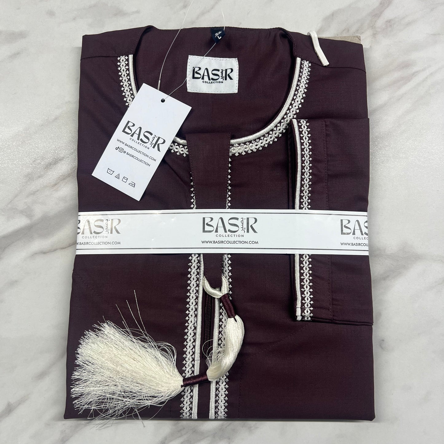 Embroidered Omani Thobe With Tassel