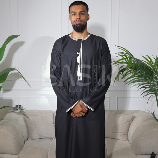 Embroidered Omani Thobe With Tassel
